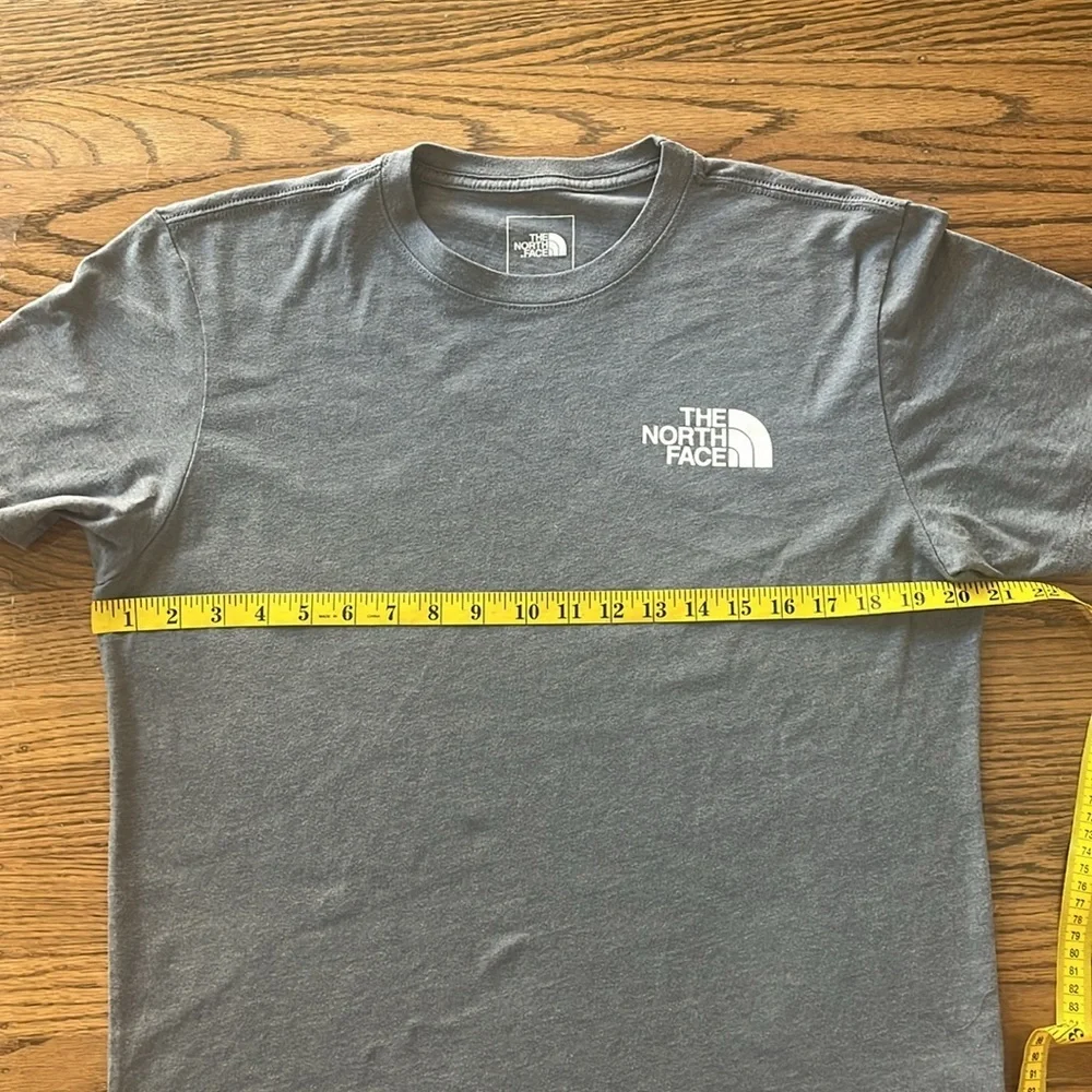 THE NORTH FACE Men's Short Sleeve Box Never Stop Exploring Tee Size M